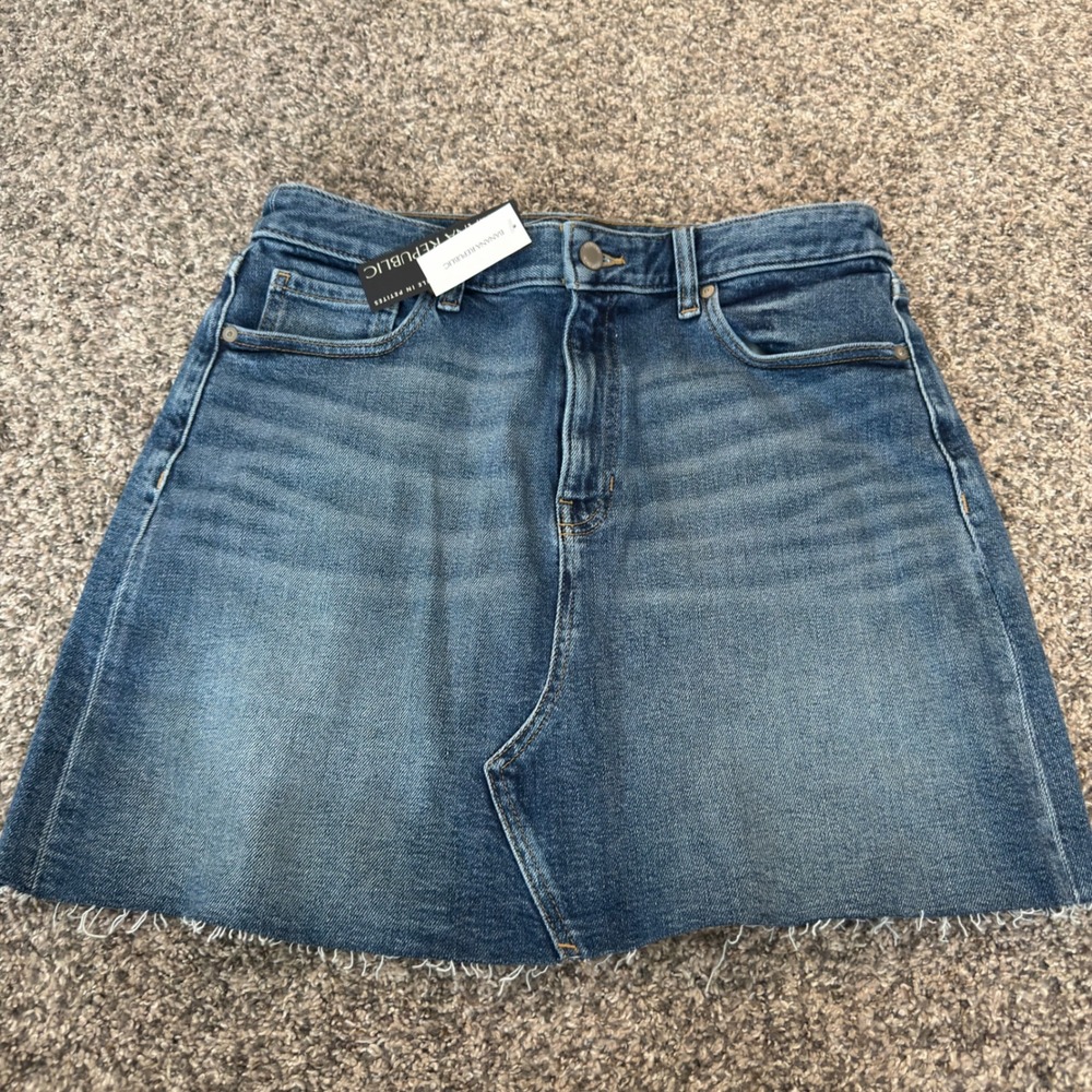 Banana Republic Womens Denim Mini Skirt Raw Hem Medium Wash 677793-00-1 Size 8